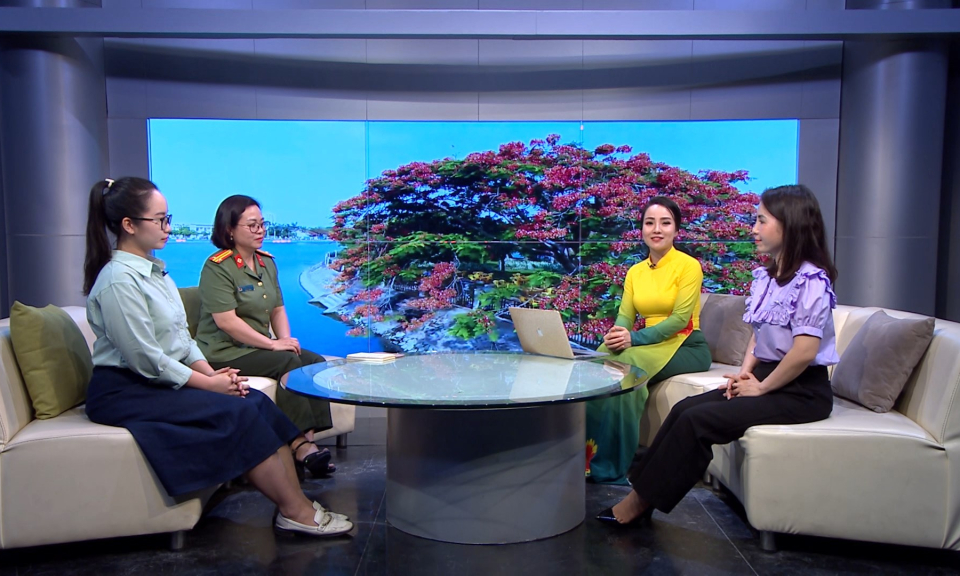 Phụ nữ Việt: Phụ nữ v&agrave; nghề b&aacute;o  