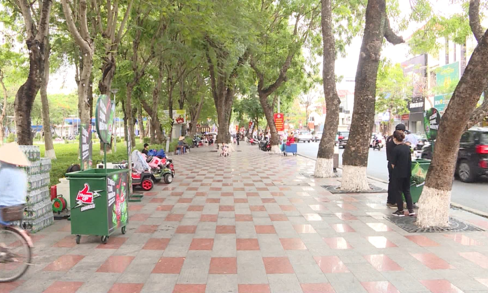 Những h&igrave;nh ảnh kh&ocirc;ng đẹp ở dải vườn hoa trung t&acirc;m 