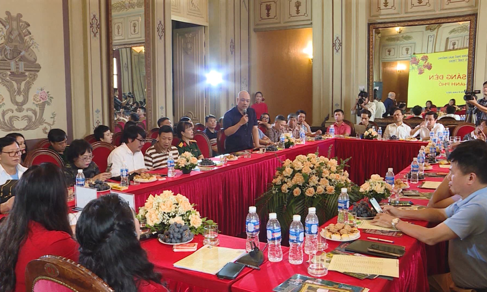 Triển khai kế hoạch S&aacute;ng đ&egrave;n Nh&agrave; h&aacute;t th&agrave;nh phố 