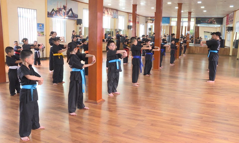 Măng non đất Cảng: Karatedo