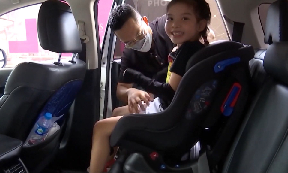 Bộ C&ocirc;ng an đề xuất cấm trẻ dưới 10 tuổi ngồi ghế trước &ocirc; t&ocirc;