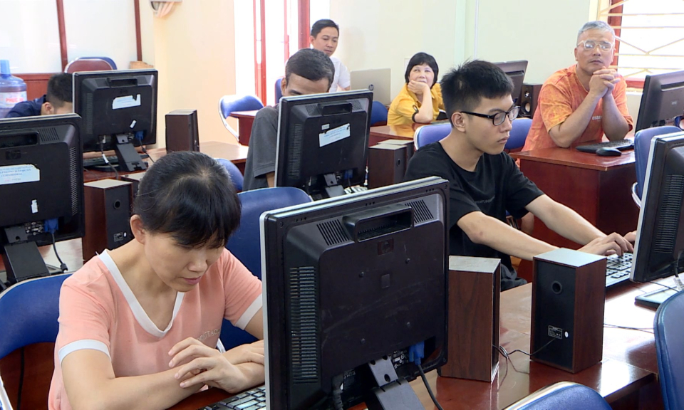 Ph&aacute;p luật v&agrave; cuộc sống: Hội Người m&ugrave; Hải Ph&ograve;ng chăm lo cho hội vi&ecirc;n     