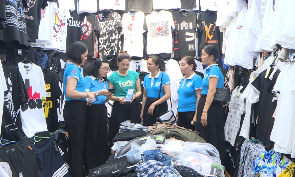 Phụ nữ Việt: Phụ nữ s&aacute;ng tạo x&acirc;y dựng tổ chức Hội vững mạnh         