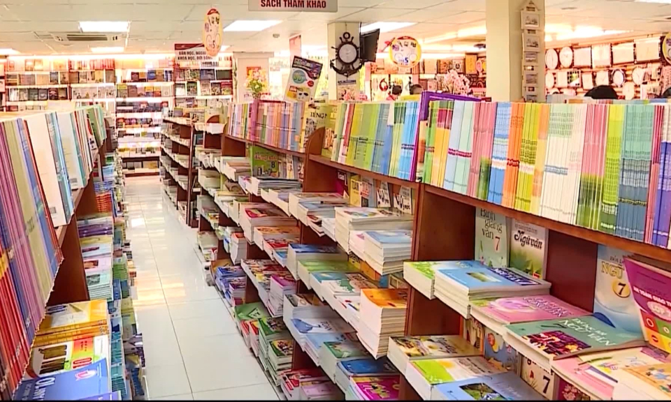 Bảo đảm cung ứng s&aacute;ch gi&aacute;o khoa cho năm học mới