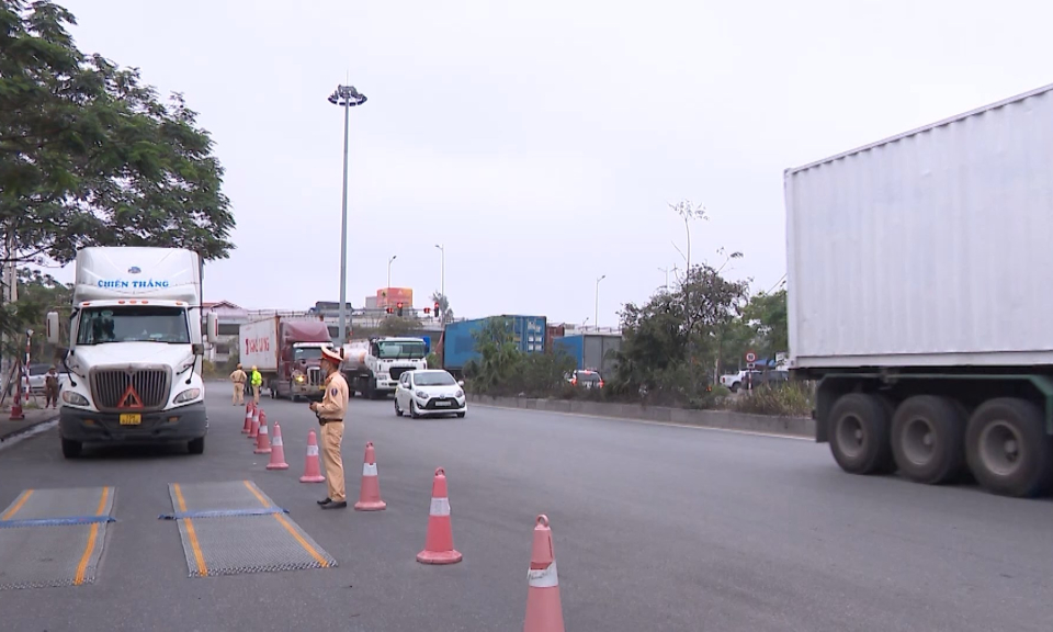 An to&agrave;n giao th&ocirc;ng: Tăng cường xử phạt vi phạm Luật giao th&ocirc;ng đường bộ          