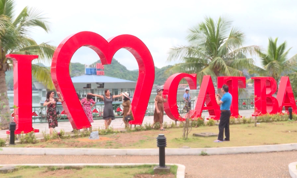 Du lịch C&aacute;t B&agrave; đ&oacute;n hơn 1 triệu lượt kh&aacute;ch trong nửa đầu năm 2023