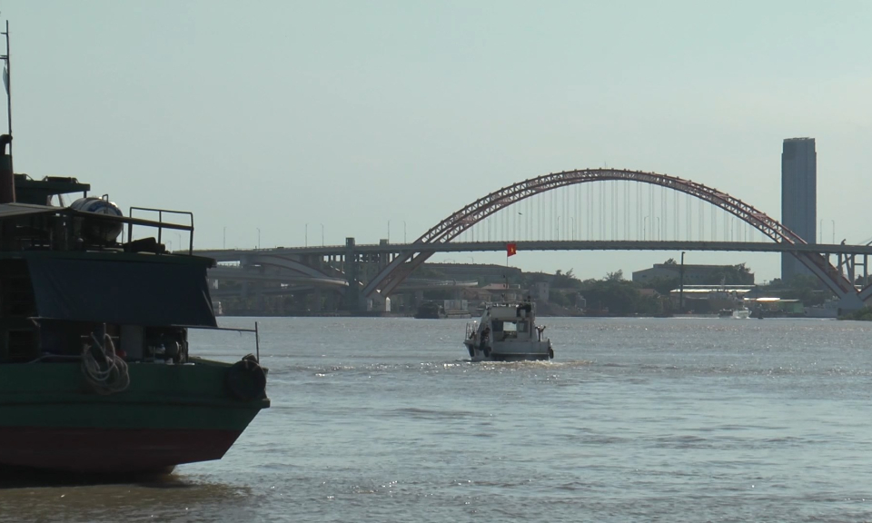 To&agrave;n d&acirc;n ph&ograve;ng ch&aacute;y chữa ch&aacute;y: Ph&ograve;ng ch&aacute;y chữa ch&aacute;y phương tiện vận tải xăng dầu tr&ecirc;n s&ocirc;ng      