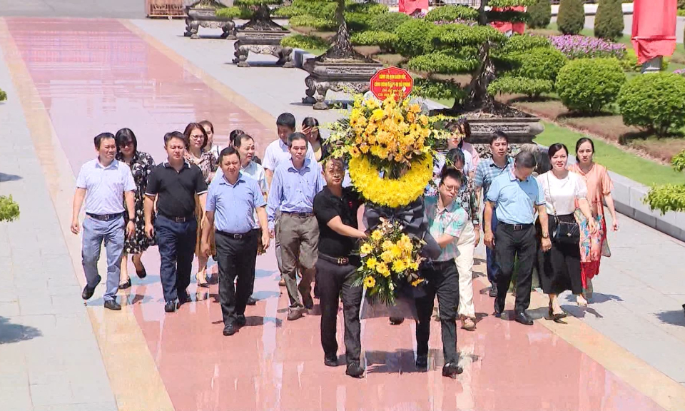 Tri &acirc;n c&aacute;c anh h&ugrave;ng liệt sỹ