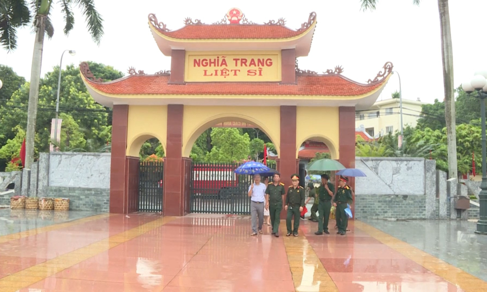 Ph&aacute;p luật v&agrave; cuộc sống: Tri &acirc;n người c&oacute; c&ocirc;ng, gia đ&igrave;nh ch&iacute;nh s&aacute;ch tr&ecirc;n địa b&agrave;n th&agrave;nh phố