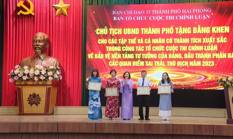 Trao giải Cuộc thi ch&iacute;nh luận về bảo vệ nền tảng tư tưởng của Đảng