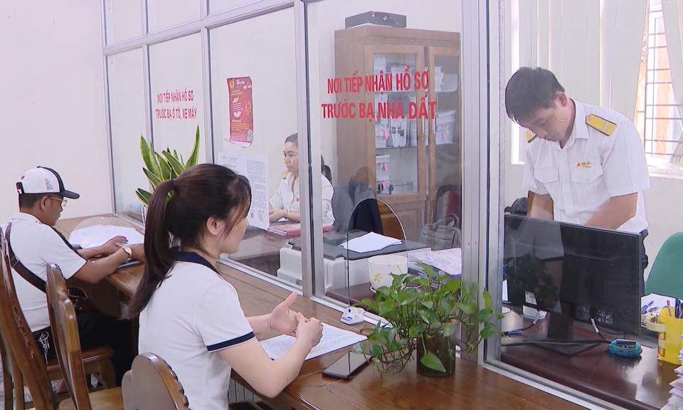 Nguồn thu từ thuế thu nhập c&aacute; nh&acirc;n giảm mạnh nhất trong 10 năm qua