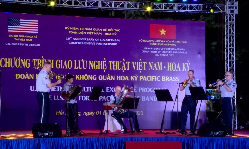 Đo&agrave;n nghệ thuật kh&ocirc;ng qu&acirc;n H&ograve;a Kỳ lần đầu biểu diễn tại Hải Ph&ograve;ng