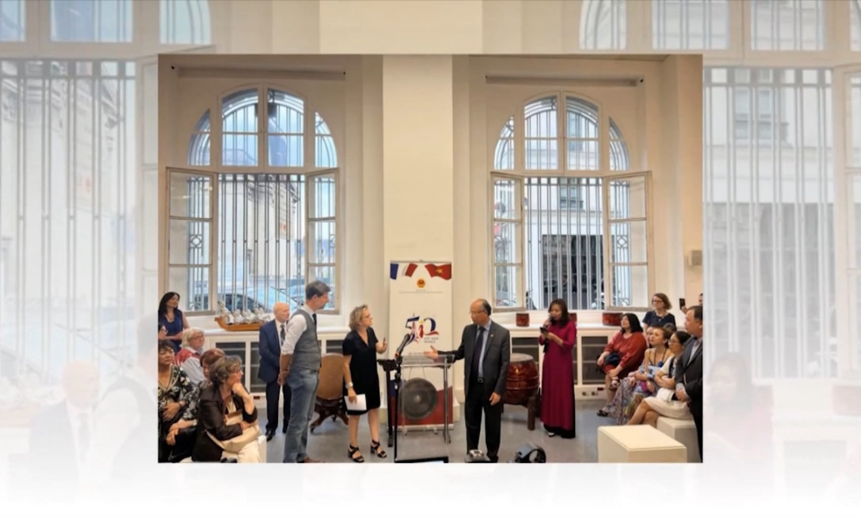 Triển l&atilde;m mỹ thuật &ldquo;Sắc m&agrave;u Việt Nam&rdquo; tại Paris