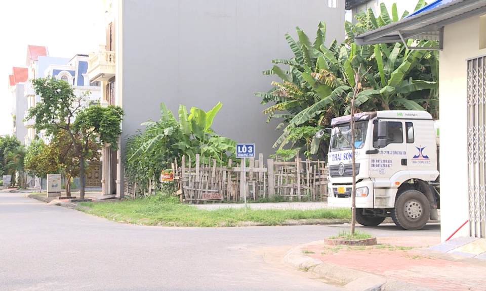 Ph&aacute;p luật v&agrave; cuộc sống: Đẩy nhanh tiến độ cấp giấy chứng nhận quyền sử dụng đất  