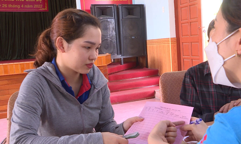 Phụ nữ Việt: Trao cơ hội cho phụ nữ tho&aacute;t ngh&egrave;o        