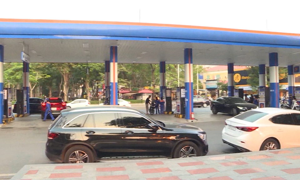 Giảm thuế nhập khẩu đối với xăng dầu