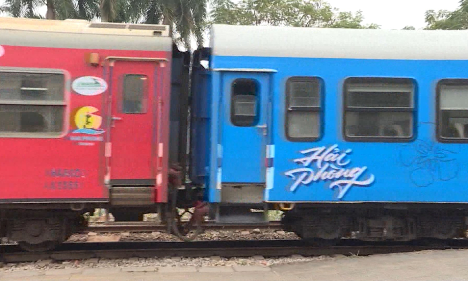 Bộ Giao th&ocirc;ng - Vận tải đề xuất k&eacute;o d&agrave;i ni&ecirc;n hạn sử dụng xe lửa