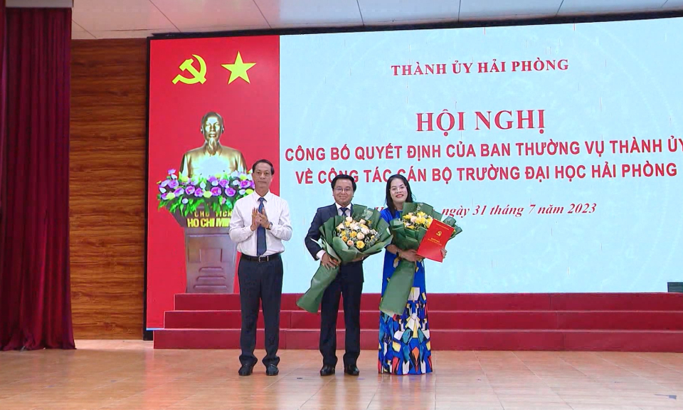 Công bố quyết định về công tác cán bộ trường Đại học Hải Phòng