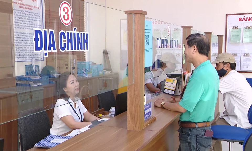 Cải c&aacute;ch h&agrave;nh ch&iacute;nh: Nh&igrave;n lại c&ocirc;ng t&aacute;c cải c&aacute;ch h&agrave;nh ch&iacute;nh sau nửa nhiệm kỳ       