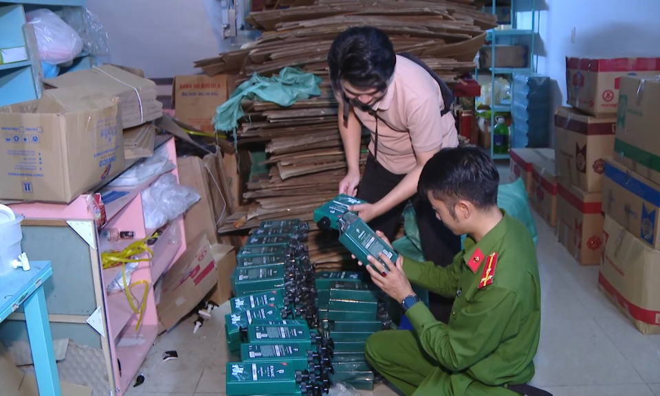 An ninh Hải Ph&ograve;ng: Đấu tranh chống bu&ocirc;n lậu, gian lận trong thương mại, điện tử     
