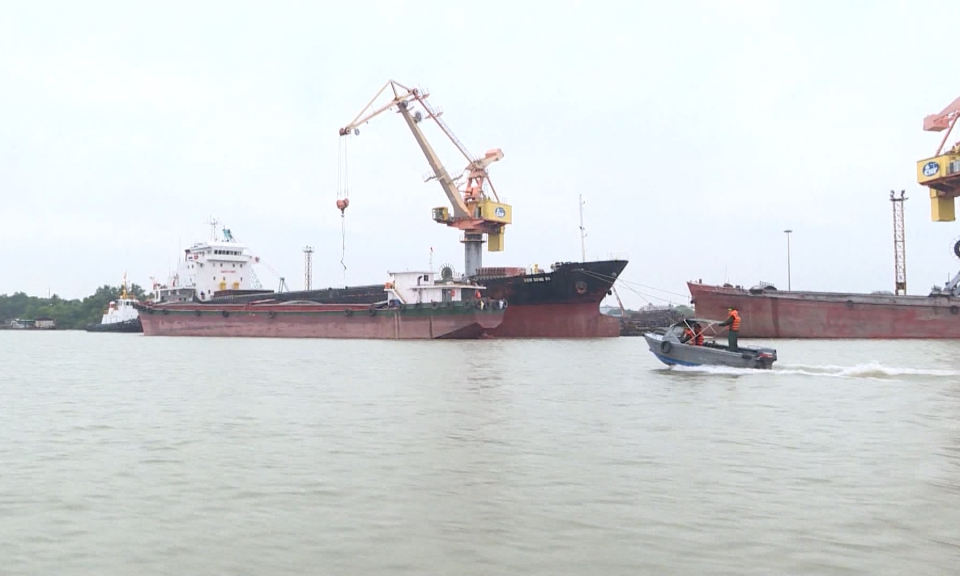 Tăng cường ngăn chặn t&igrave;nh trạng bu&ocirc;n lậu qua bi&ecirc;n giới biển, cửa khẩu cảng