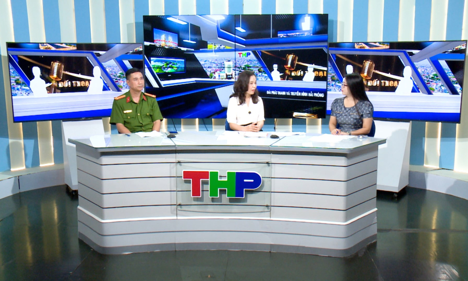 Đối thoại: N&acirc;ng cao c&ocirc;ng t&aacute;c chỉnh trang đ&ocirc; thị, vệ sinh m&ocirc;i trường            