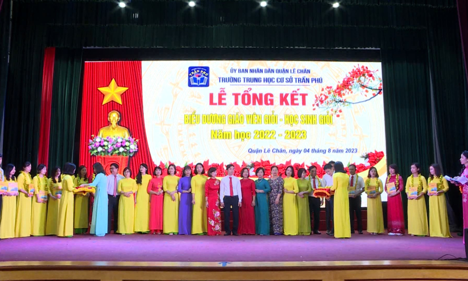 Trường THCS Trần Ph&uacute; tổng kết, biểu dương gi&aacute;o vi&ecirc;n giỏi - học sinh giỏi 