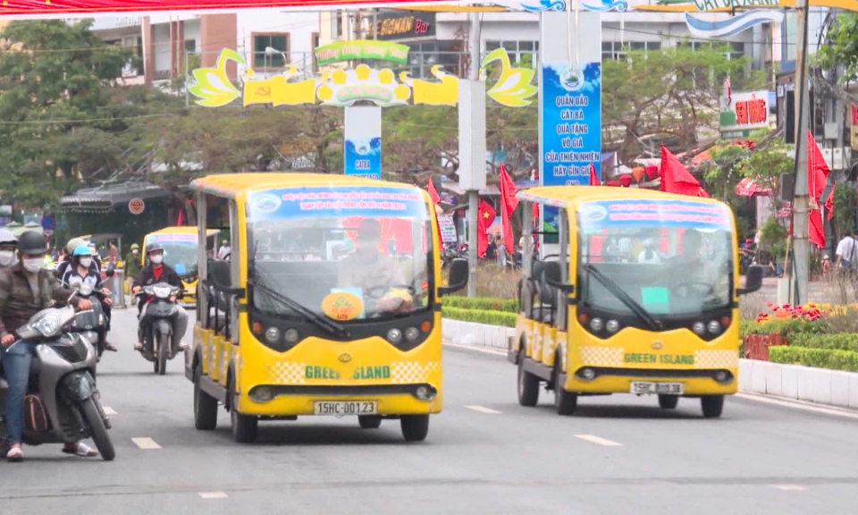 Kh&aacute;ch du lịch đến C&aacute;t B&agrave; tăng mạnh sau 7 th&aacute;ng