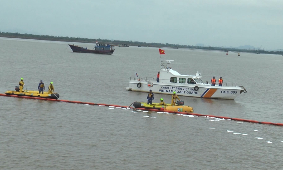 N&acirc;ng cao khả năng t&igrave;m kiếm cứu nạn v&agrave; ứng ph&oacute; sự cố tr&agrave;n dầu