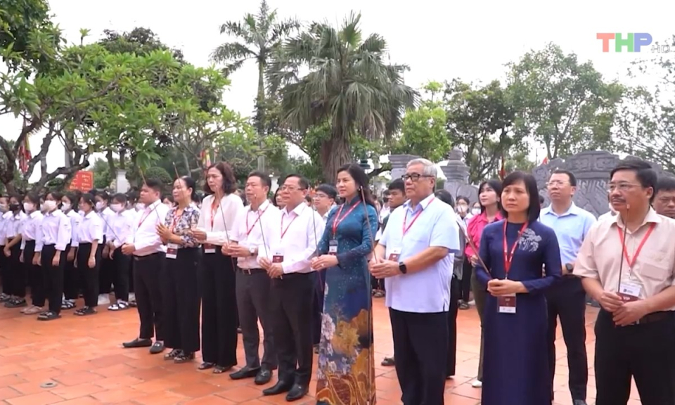 D&acirc;ng hương v&agrave; tri &acirc;n Danh nh&acirc;n Văn ho&aacute; Trạng Tr&igrave;nh Nguyễn Bỉnh Khi&ecirc;m