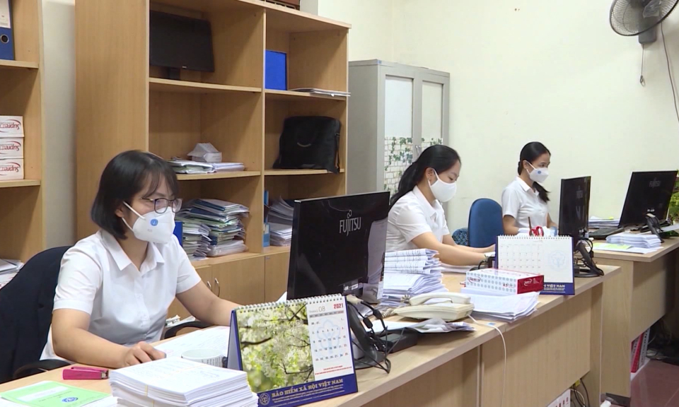 Xem x&eacute;t thắt chặt điều kiện nhận BHXH một lần