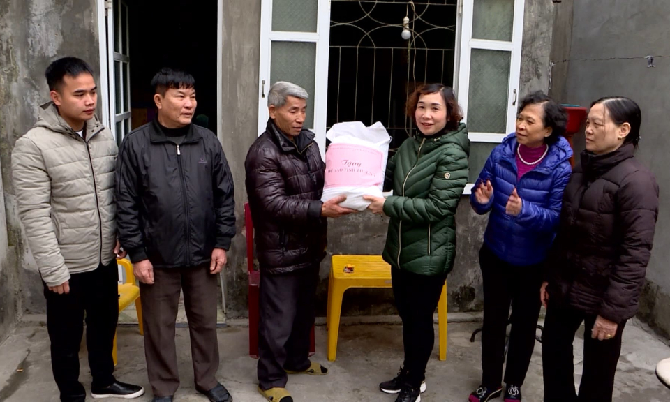 Đại đo&agrave;n kết to&agrave;n d&acirc;n: Lan tỏa m&ocirc; h&igrave;nh &ldquo;hũ gạo t&igrave;nh thương&rdquo;