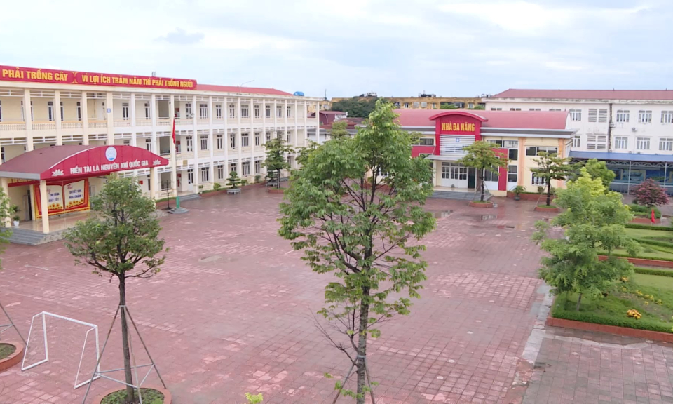 Gi&aacute;o dục v&agrave; đ&agrave;o tạo: Ưu ti&ecirc;n nguồn lực x&acirc;y dựng trường chuẩn quốc gia      