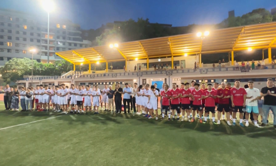 1.000 cổ động vi&ecirc;n cổ vũ cho CLB b&oacute;ng đ&aacute; Hải Ph&ograve;ng tại Hong Kong (Trung Quốc)