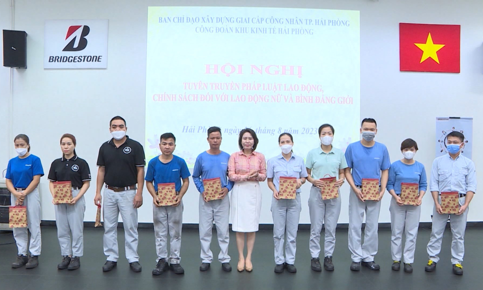 N&acirc;ng cao hiểu biết ph&aacute;p luật cho lao động khu c&ocirc;ng nghiệp