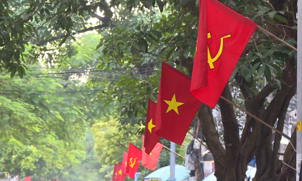 Th&ocirc;ng b&aacute;o về treo cờ tổ quốc tr&ecirc;n địa b&agrave;n th&agrave;nh phố