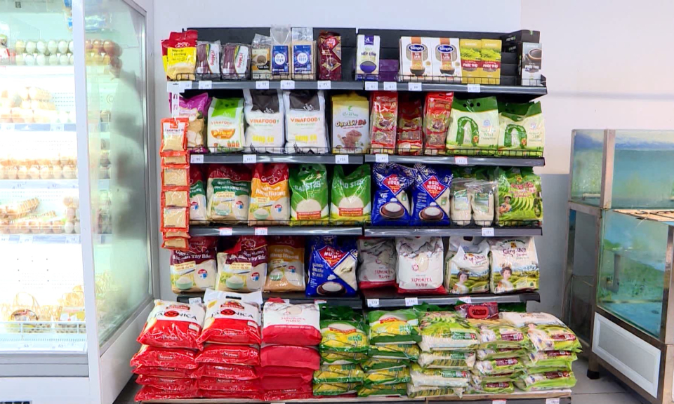 Bộ C&ocirc;ng thương bảo đảm b&igrave;nh ổn thị trường gạo nội địa