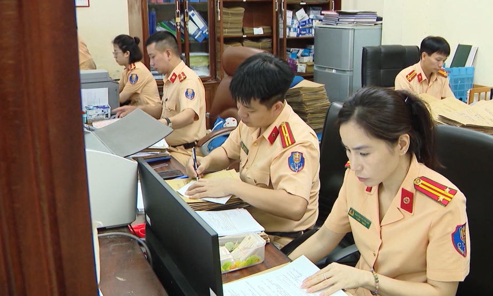 Hải Ph&ograve;ng những ng&agrave;y đầu cấp biển số định danh