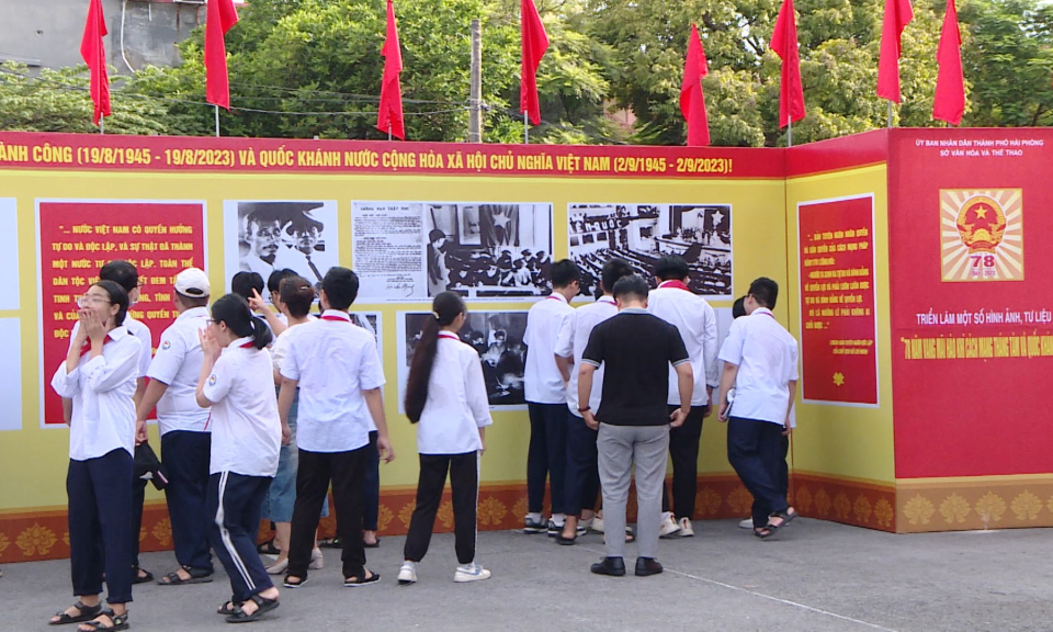 Hải Ph&ograve;ng, văn h&oacute;a v&agrave; sự kiện: Tranh cổ động