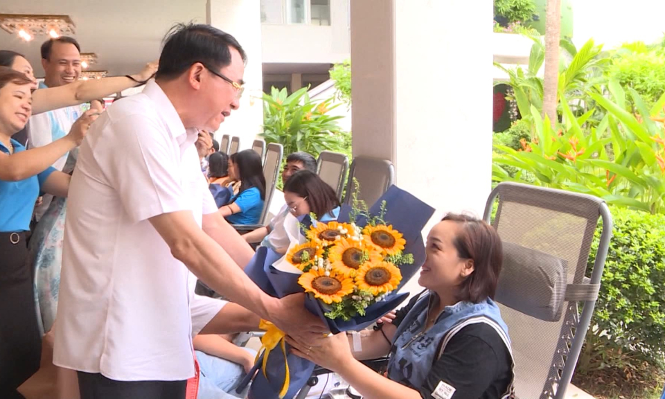Ng&agrave;y hội hiến m&aacute;u t&igrave;nh nguyện &ldquo;Giọt hồng y&ecirc;u thương&rdquo;