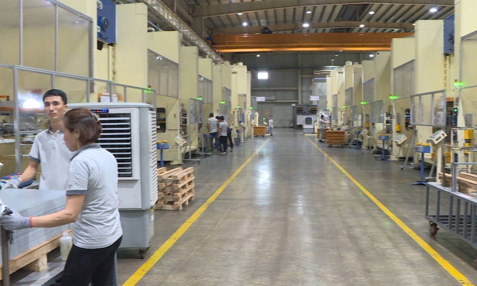 Lao động v&agrave; c&ocirc;ng đo&agrave;n: X&acirc;y dựng quan hệ lao động h&agrave;i h&ograve;a, ổn định v&agrave; tiến bộ