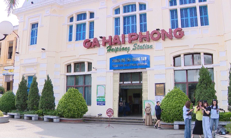 Ng&agrave;nh đường sắt &aacute;p dụng mức ph&iacute; đổi, trả v&eacute; t&agrave;u