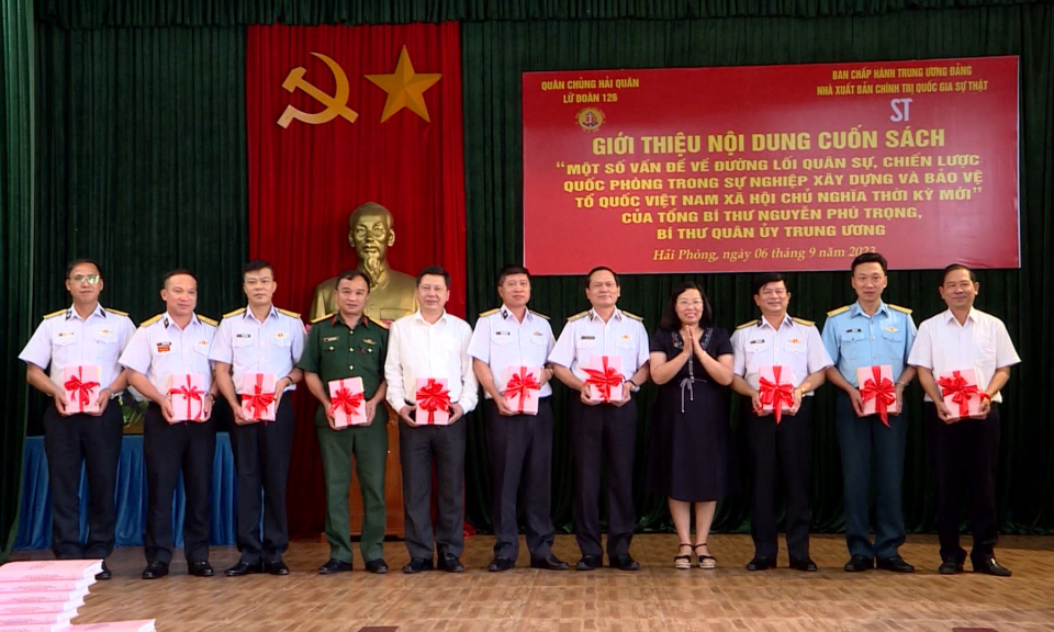 Giới thiệu s&aacute;ch của Tổng B&iacute; thư Nguyễn Ph&uacute; Trọng  về đường lối qu&acirc;n sự