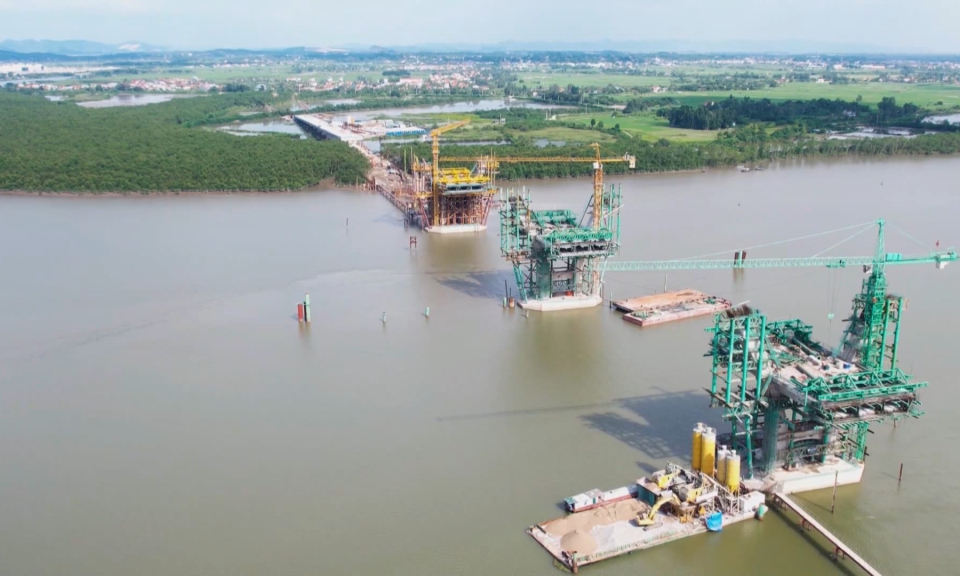 Dự &aacute;n cầu Bến Rừng đ&atilde; ho&agrave;n th&agrave;nh gần 70% khối lượng c&ocirc;ng việc