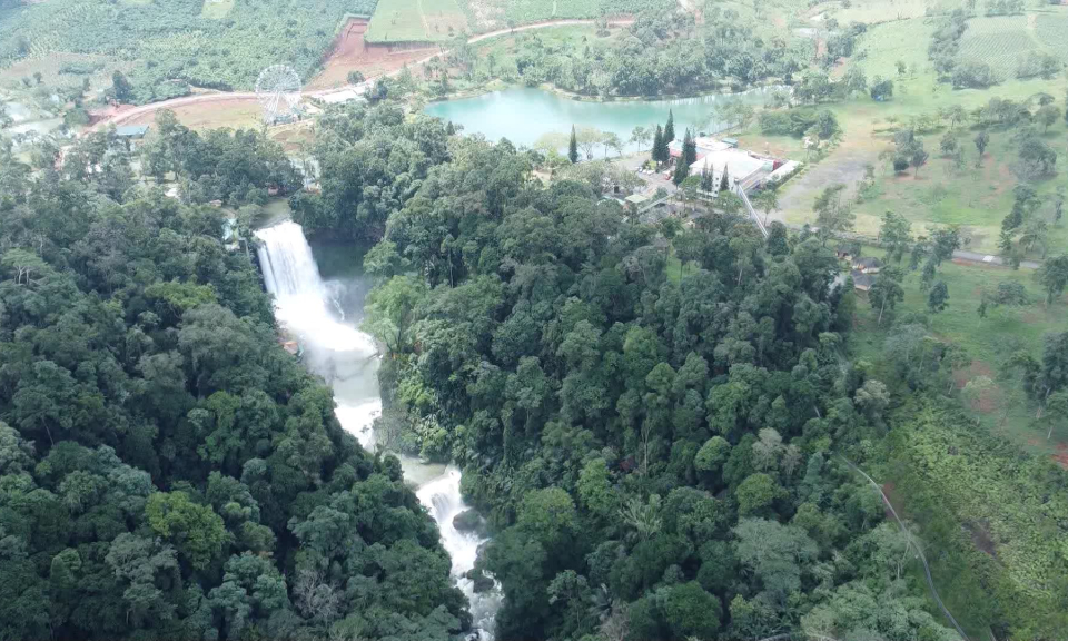 Th&aacute;c Dambri - huyền thoại một mối t&igrave;nh