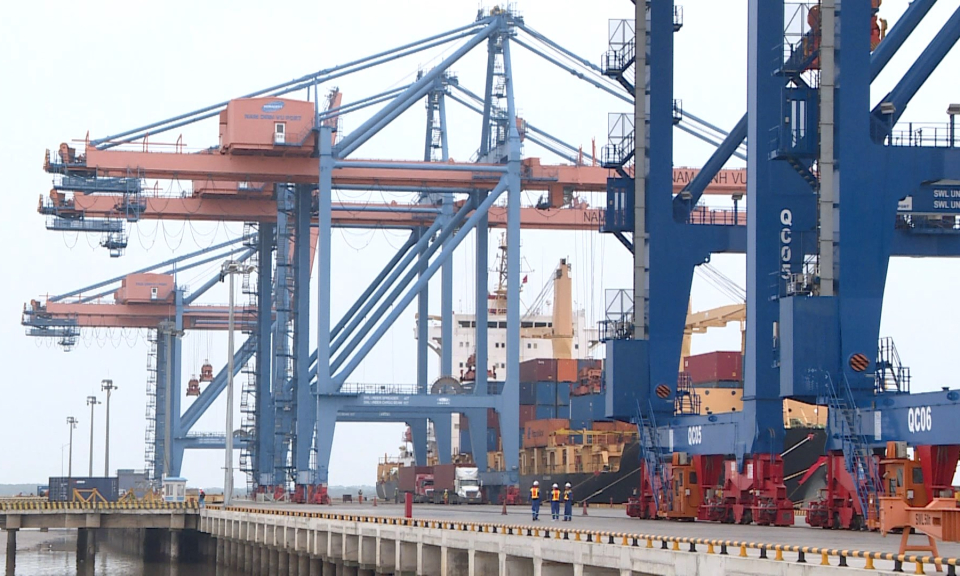 Tạp ch&iacute; kinh tế: Doanh nghiệp cảng biển: Nỗ lực vượt th&aacute;ch thức