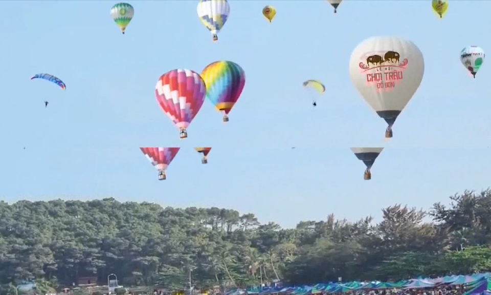 Chuẩn bị hoạt động b&ecirc;n lề lễ hội truyền thống chọi tr&acirc;u 2023