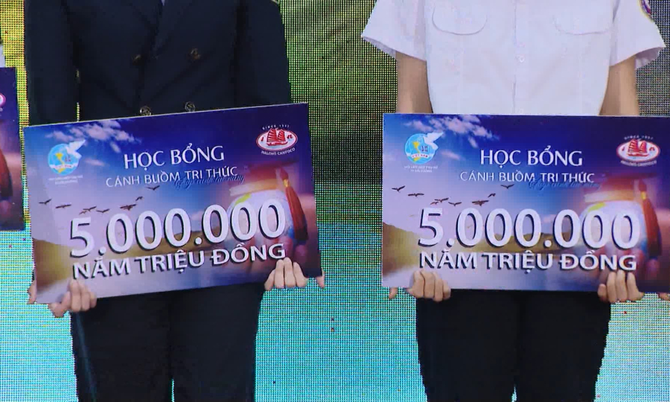 Trao học bổng cho sinh vi&ecirc;n c&oacute; ho&agrave;n cảnh kh&oacute; khăn tại Hải Ph&ograve;ng   