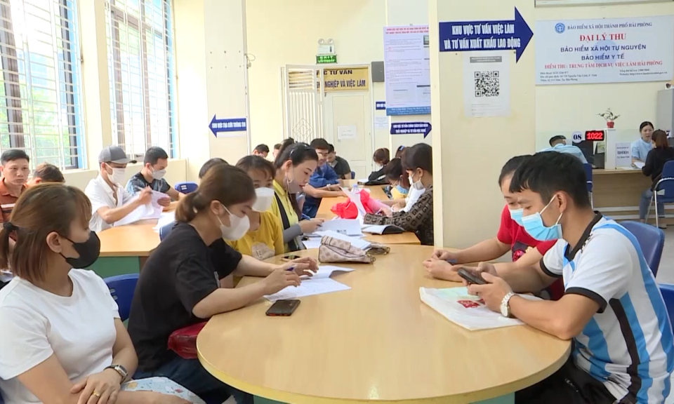 Lao động v&agrave; c&ocirc;ng đo&agrave;n: Đẩy mạnh kết nối cung cầu lao động những th&aacute;ng cuối năm