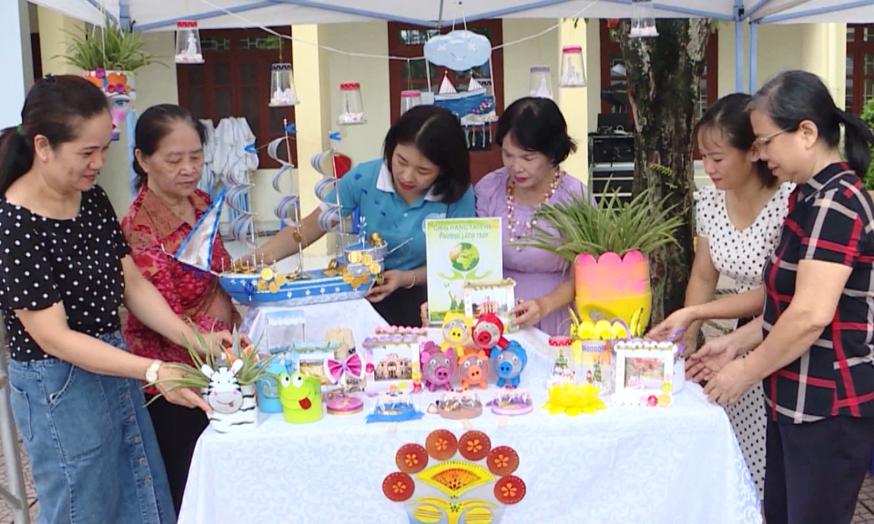 Phi&ecirc;n chợ xanh bảo vệ m&ocirc;i trường n&ocirc;ng th&ocirc;n